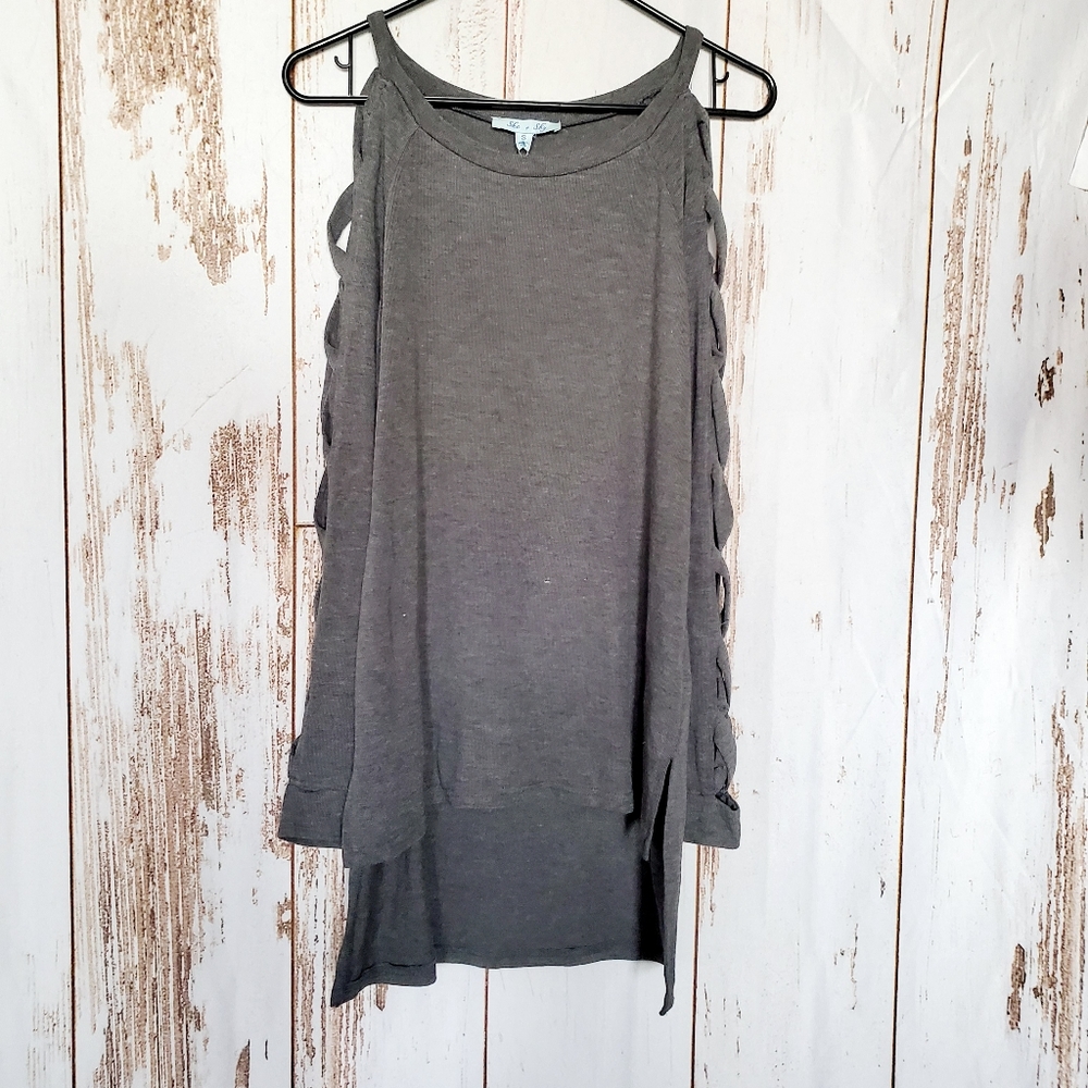 Criss cross cut out tunic nwt